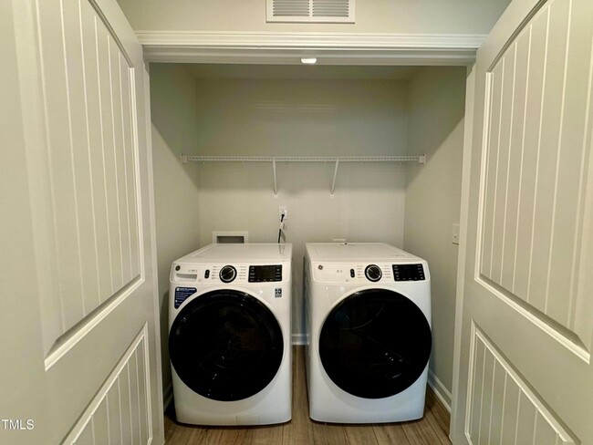 Building Photo - 209 Hickory Plns Rd