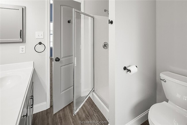 Building Photo - 916 Crested Point Dr