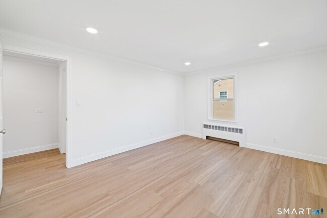 Building Photo - 141 Colony Ave