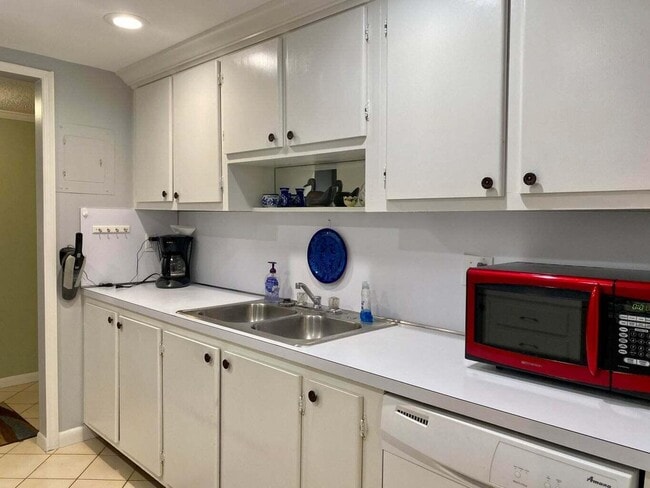 Building Photo - 950 Ponce De Leon Rd