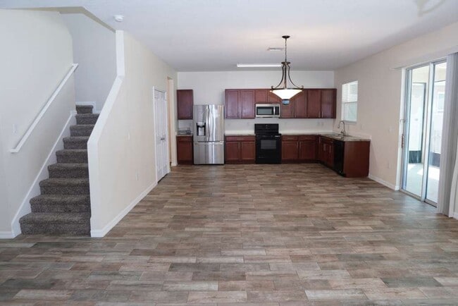 Building Photo - 2330 Avellino Ave