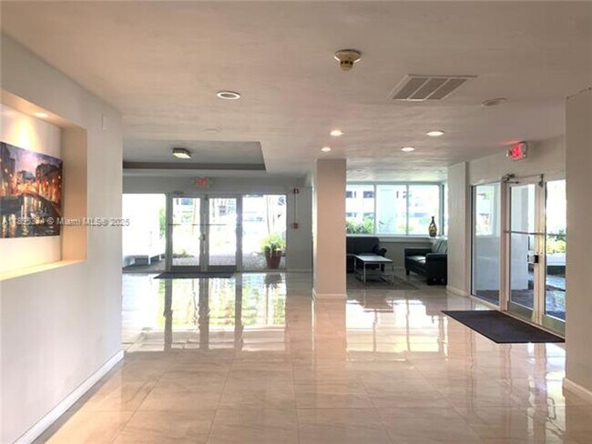 Building Photo - 555 Crandon Blvd