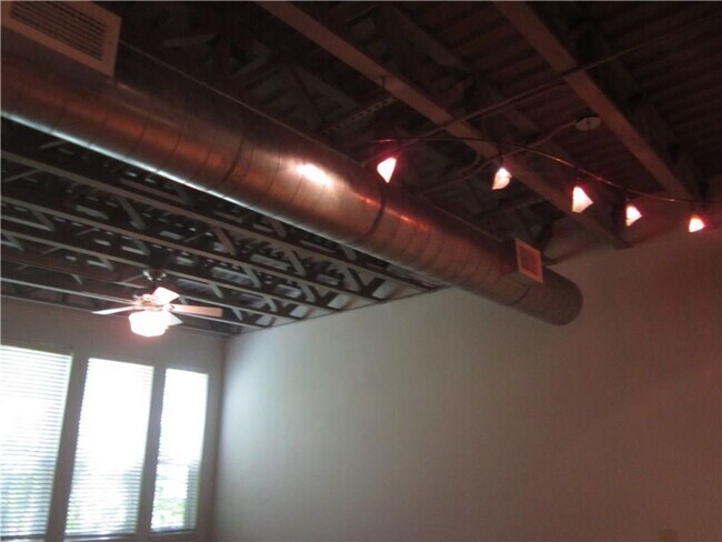 Building Photo - 1 Bedroom Apartment Near Magnolia Area