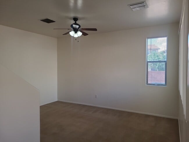 Building Photo - Beautiful 4-bedroom 3-bathroom - GREAT LOC...