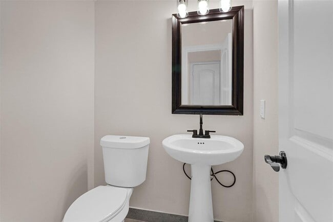 Building Photo - 24015 Richglen Court