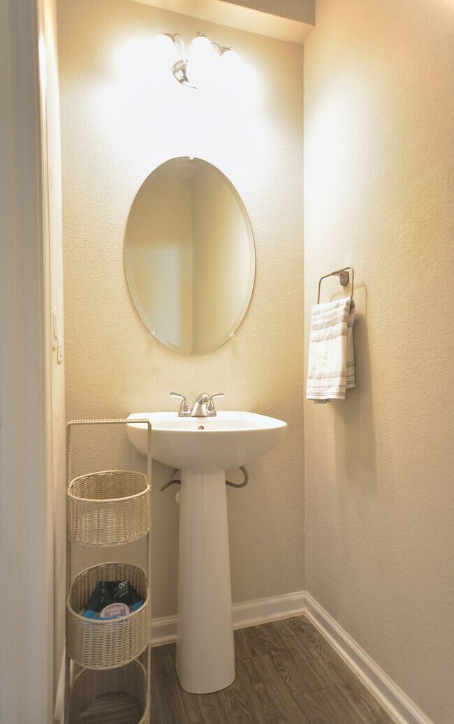 Building Photo - Beautiful Pond-Front Home Near Amelia Concourse