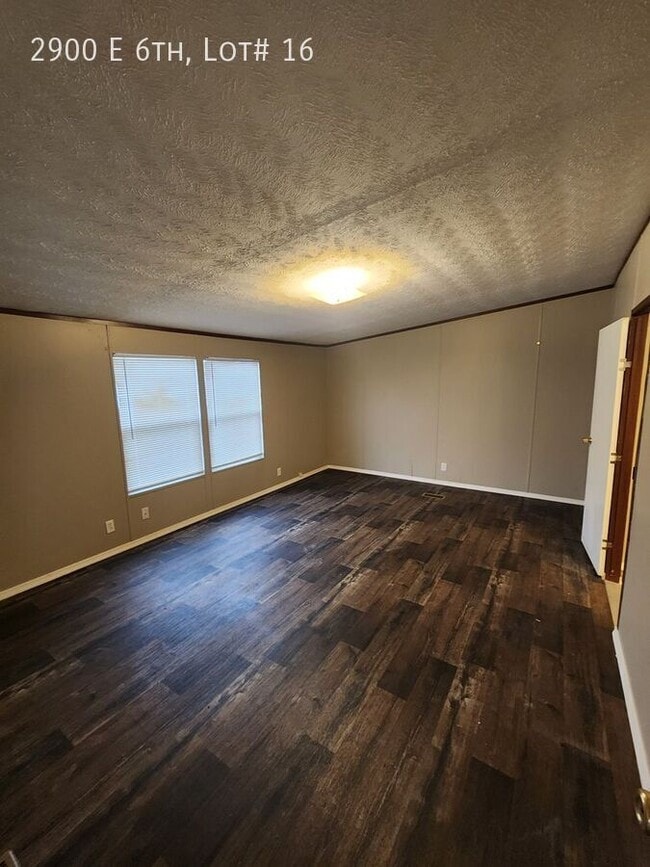 Building Photo - 2900 E 6th Ave