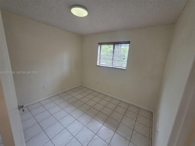 Building Photo - 5560 W 21st Ct