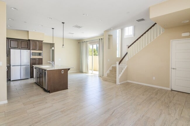 Primary Photo - Updated 4-Bedroom Townhouse in Prime Porte...