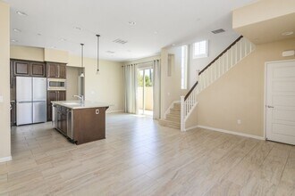 Building Photo - Updated 4-Bedroom Townhouse in Prime Porte...