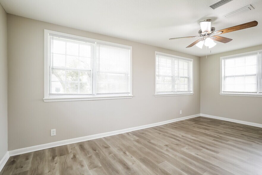 Building Photo - 6227 Pine Summit Dr