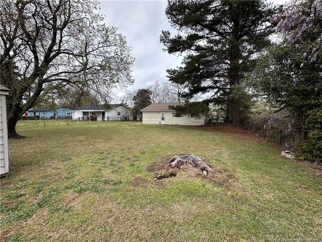 Building Photo - 613 Kellam Cir