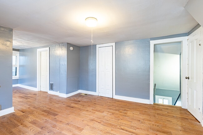 Building Photo - 243 Chamberlain St