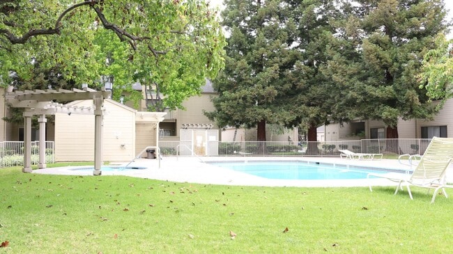 Building Photo - 2 bedroom 2 bath Condo in great neighborhood $3500