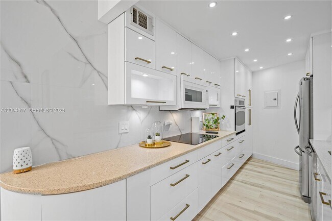 Building Photo - 1881 Washington Ave