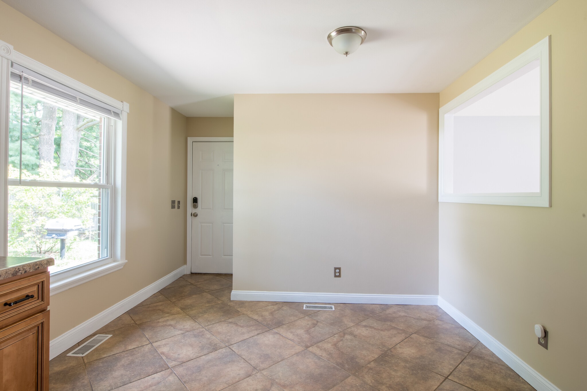 Building Photo - 1449 Coachway Ln