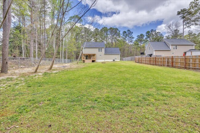 Building Photo - 3 Bedroom 2.5 Bathroom Home