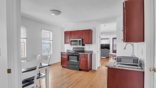 Building Photo - 1442 Main St