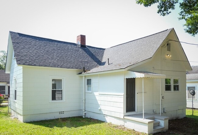 Building Photo - 7 Welch St