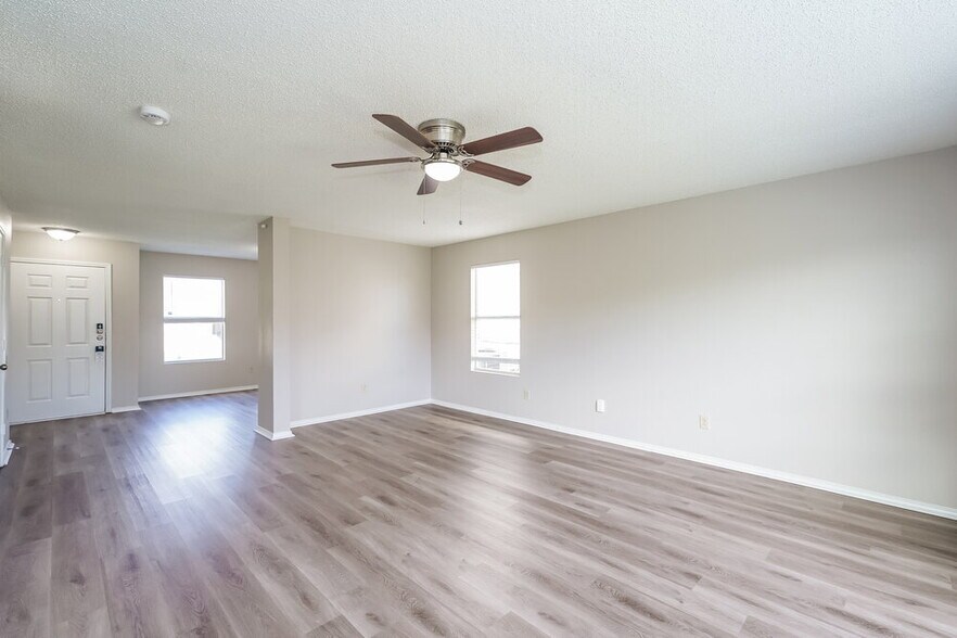 Building Photo - 300 Dakota Ridge Dr