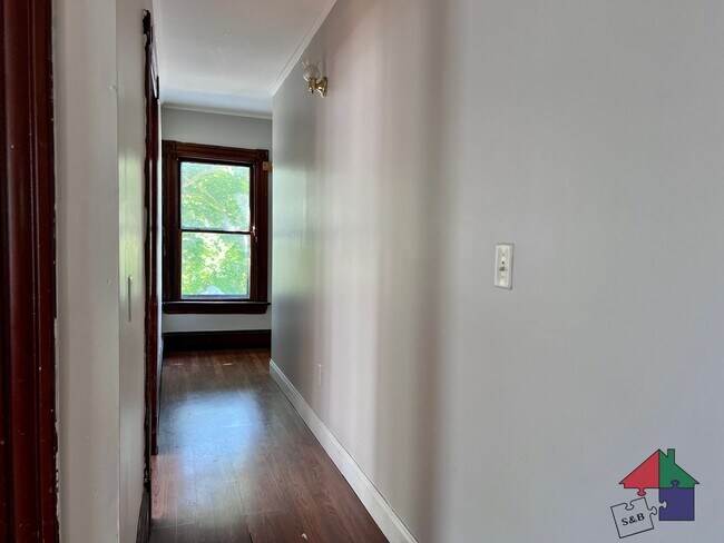 Building Photo - 88 Buell St
