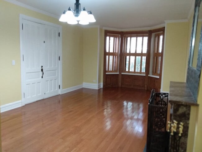 Building Photo - 1526 N La Salle Dr