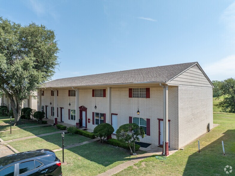 Building Photo - Woodway Park Condominiums