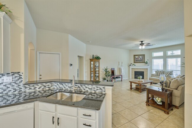 Building Photo - 9940 Yearling Pl