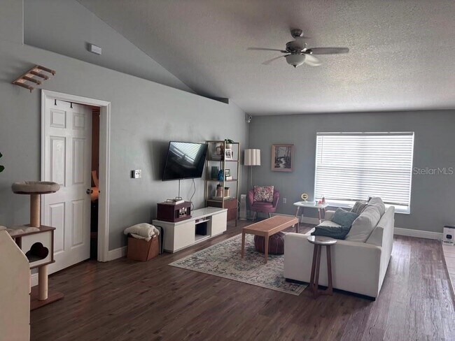 Building Photo - 1004 Chateau Cir