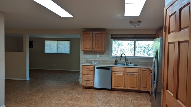 Building Photo - Eastside Carriage Hill Neighborhood Rental