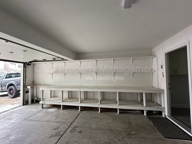 Building Photo - 180 Pelican Loop