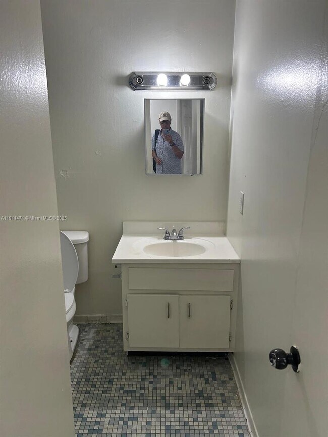 Building Photo - 4780 NW 24th Ct