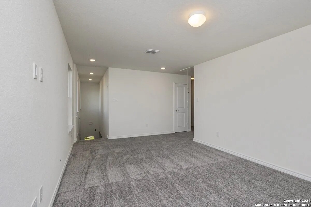 Loft - 4845 Park Gln
