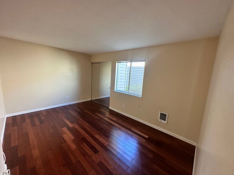 Building Photo - 200 SW Florence Ave