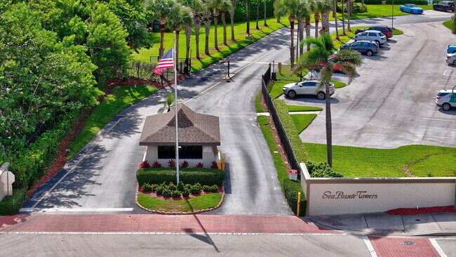 Building Photo - 801 S Ocean Dr