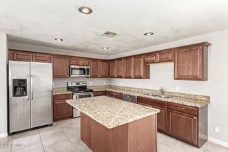 Building Photo - 1708 N Daffodil St