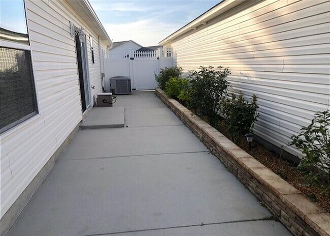 Building Photo - 2474 Mackintosh Ct