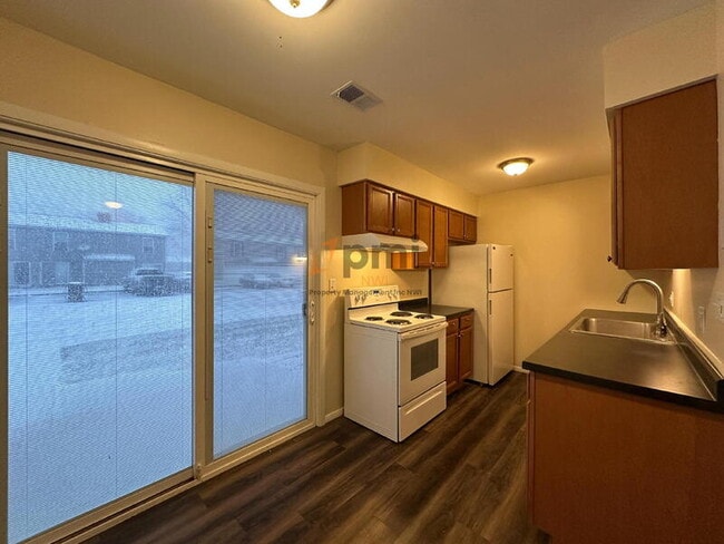 Building Photo - 2221 Yorktowne Dr