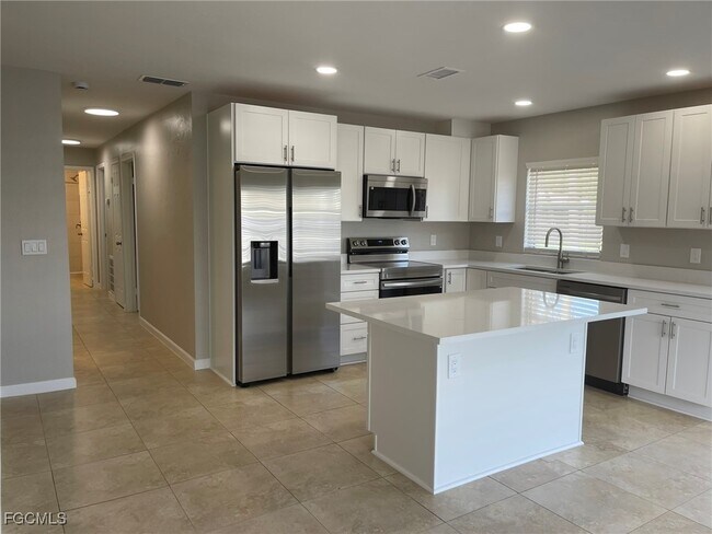 Building Photo - 608 SE 46th Ln
