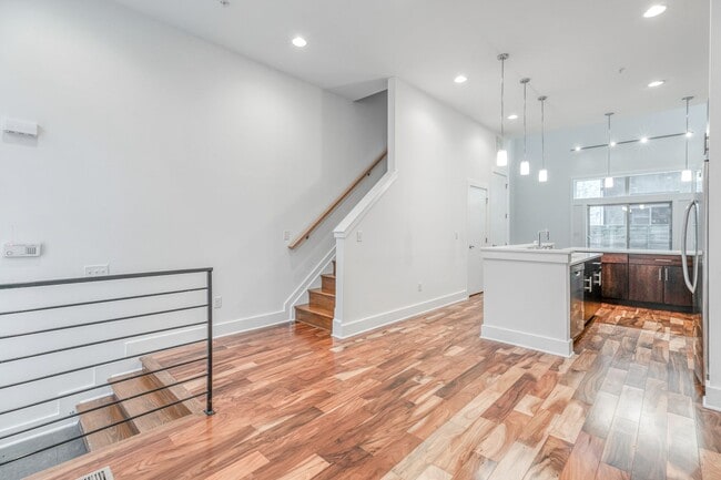 Building Photo - Old City Townhome