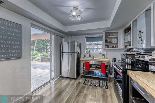 Building Photo - 200 NE 12th Ave