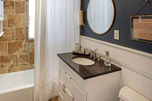 Building Photo - 64 Percival St