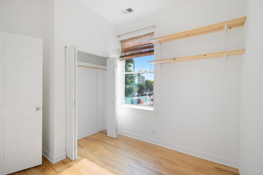 Building Photo - 3760 W Fullerton Ave