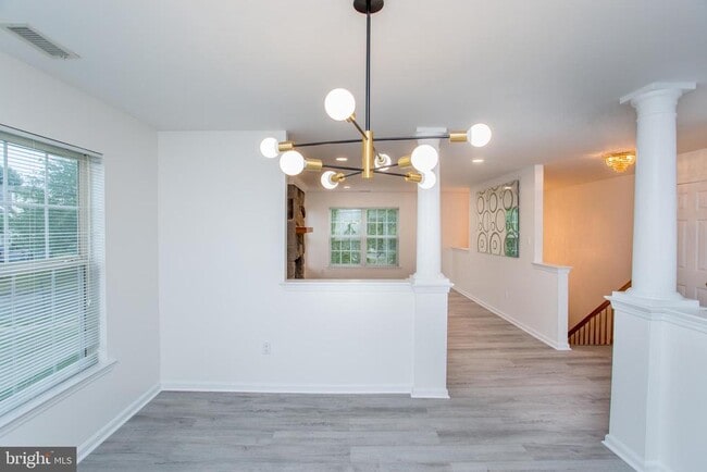 Building Photo - 1108 Julian Dr W