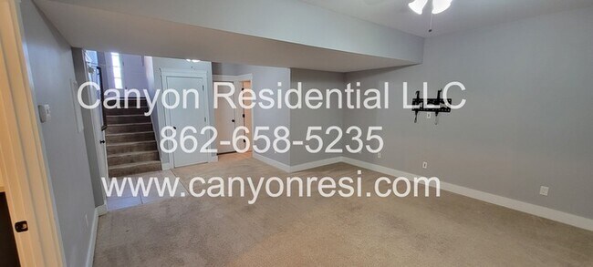 Building Photo - Nice Sized 4 Bed 3 Bath home in great location!