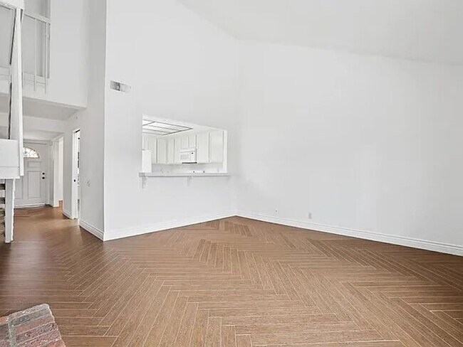 Building Photo - 27 Columbus