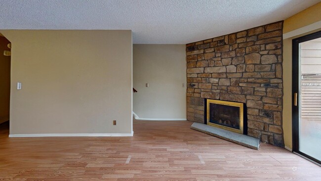 Building Photo - 449 S Wright St