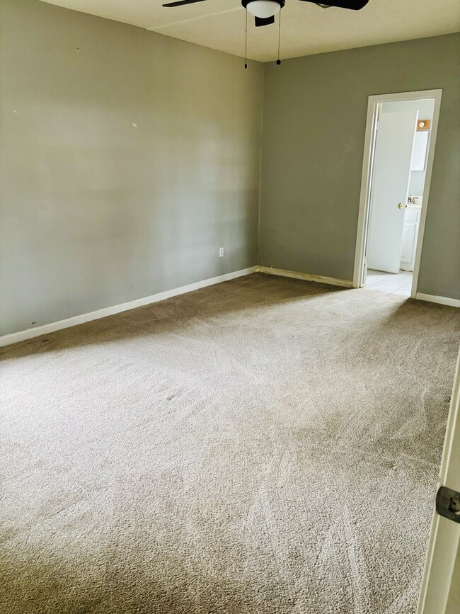 Building Photo - 645 Dawson Rd