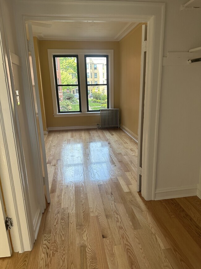 Building Photo - 6869 S Crandon Ave