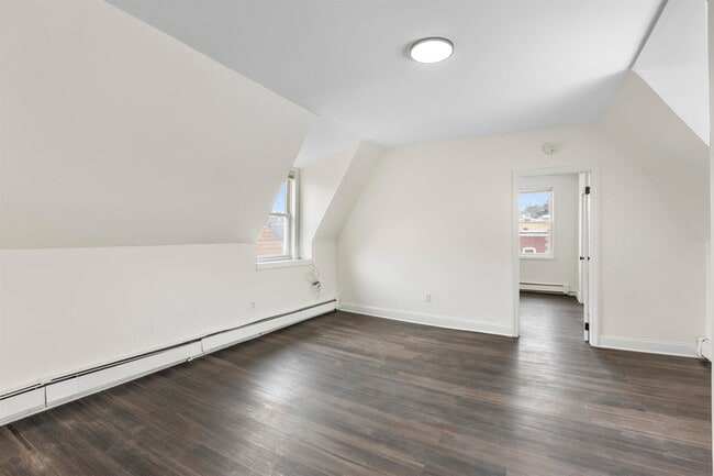 Building Photo - 676 Chestnut St